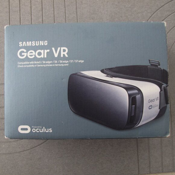 SAMSUNG Gear VR Virtual Reality Headset 2015 Edition - Picture 2 of 4